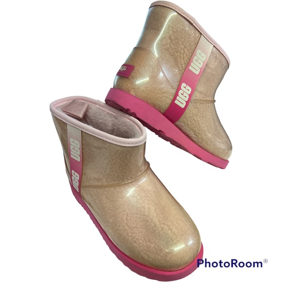 UGG Classic Clear Mini II boots waterproof with wool lining Big Kid 6 NEW - Picture 1 of 5